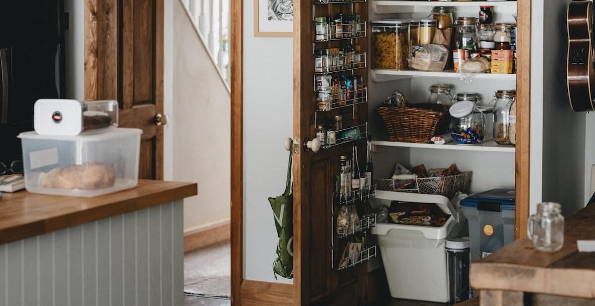 learn how to declutter your kitchen pantry
